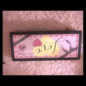 Too faced shadow Palette